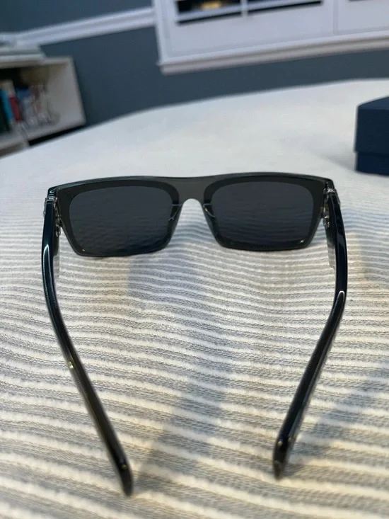 Louis Vuitton Shades - Picture 4 of 7